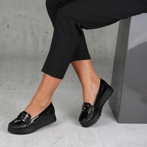 Czarne lakierowane mokasyny LM10141