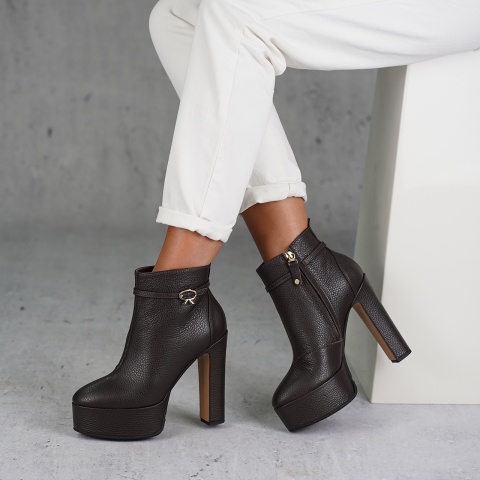 Brązowe skórzane botki na słupku i platformie 123B