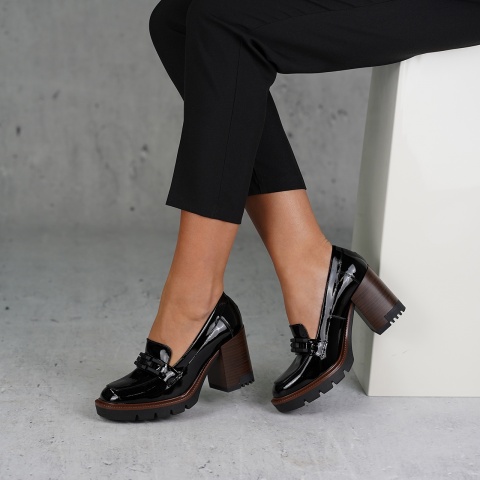Czarne półbuty na masywnym obcasie 285M