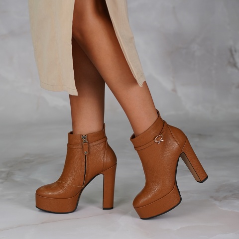 Koniakowe skórzane botki na słupku i platformie 123B