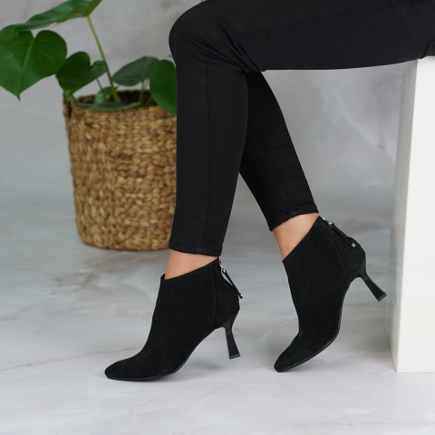 Czarne eleganckie botki z weluru 42Z