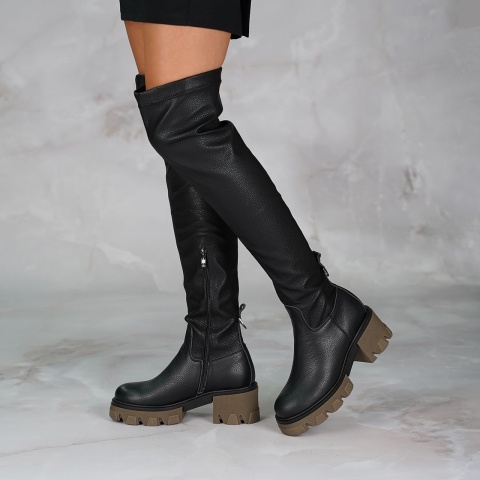 Czarne kozaki na wysokiej podeszwie LM70123