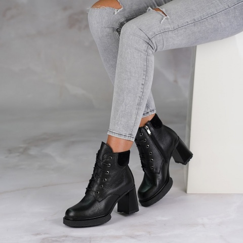 Czarne sk&oacute;rzane wiązane botki LM60441