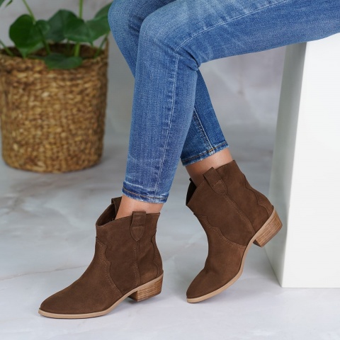 Brązowe welurowe botki na nikim obcasie 28A