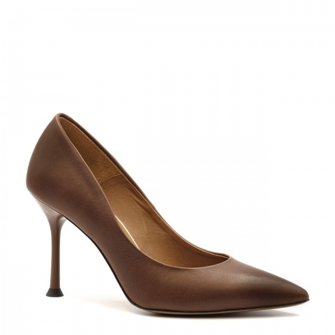 Brązowe skórzane szpilki z szerokim flekiem 231C