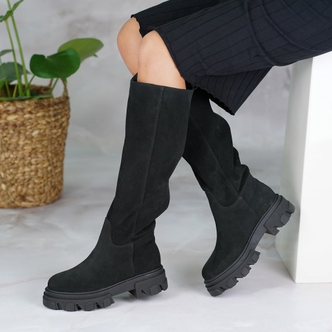 Czarne wsuwane kozaki ze skóry welurowej 241K