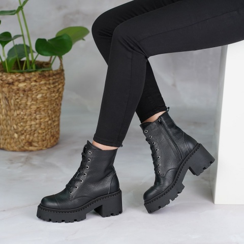 Czarne skórzane sznurowane botki 284G