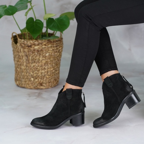 Czarne welurowe botki z zamkiem na pięcie 274K