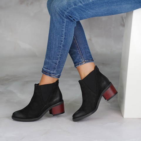 Czarne nubukowe botki na klocku 274B