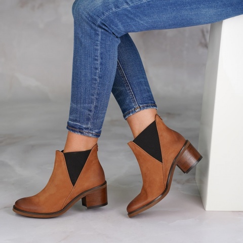 Czarne nubukowe botki