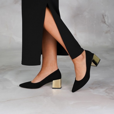 Czarne zamszowe czółenka na lustrzanym klocku 110K