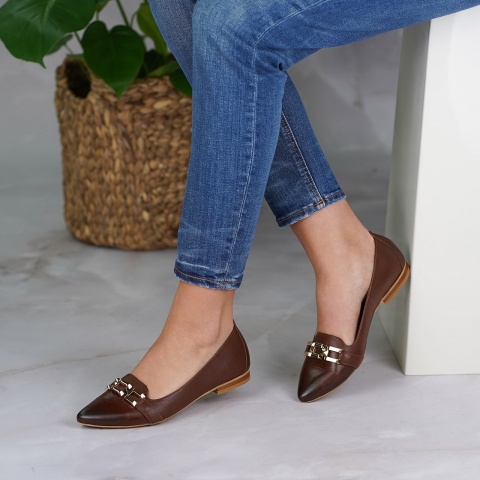 Brązowe skórzane baleriny z ozdobą 263T