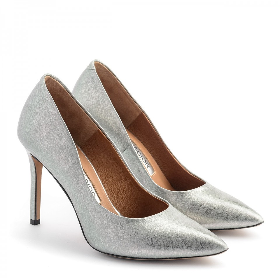 Perłowo-szare skórzane szpilki 105A