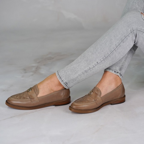 Kawowe skórzane półbuty z pikowaniem 44P