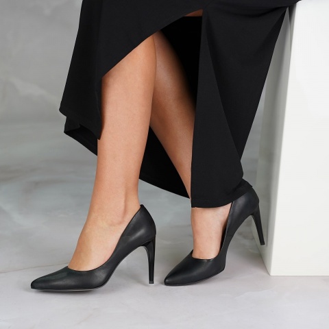 Czarne klasyczne skórzane szpilki 275C