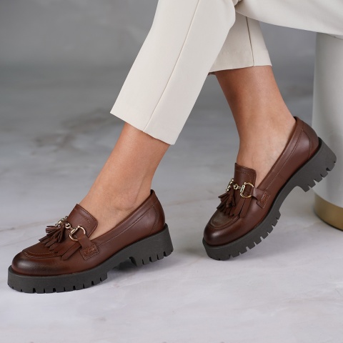 Brązowe skórzane półbuty z frędzlami 241G