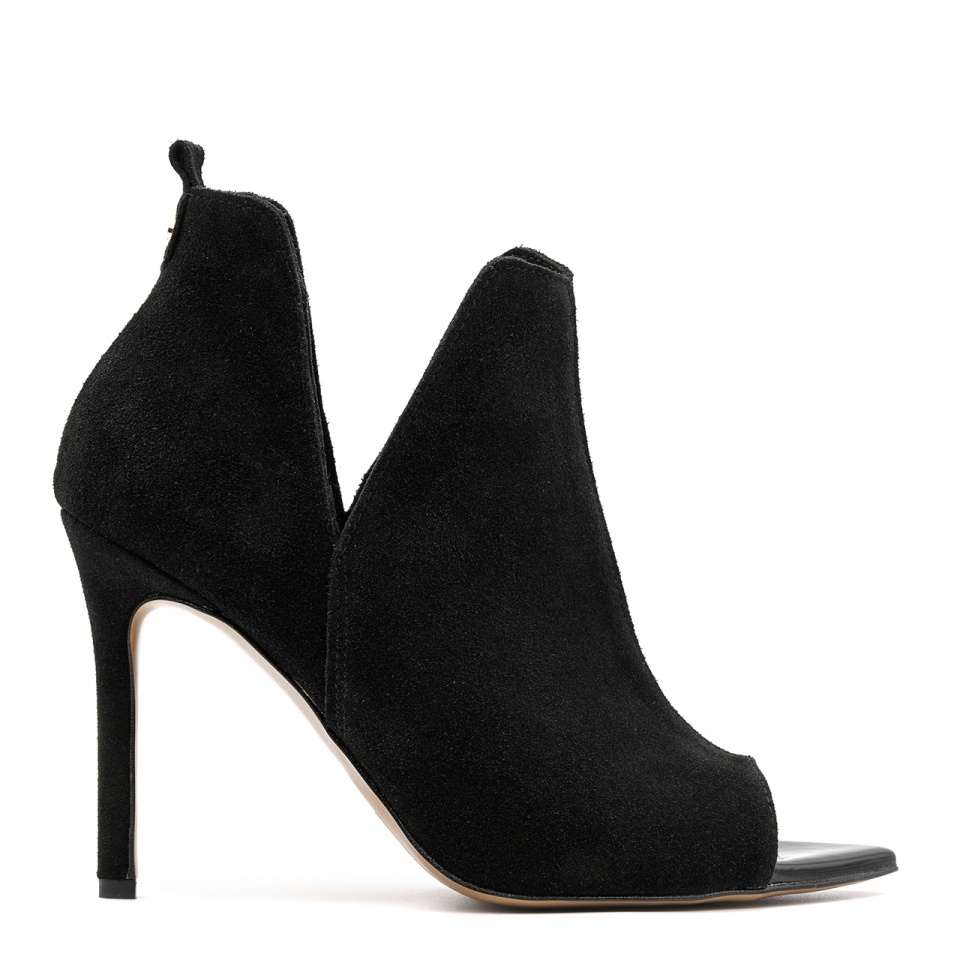 Czarne welurowe botki peep toe 121V
