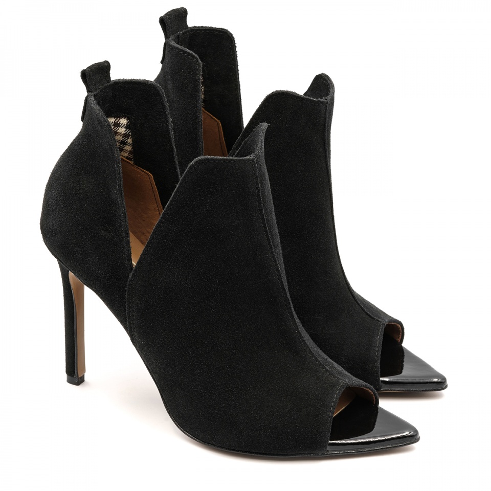 Czarne welurowe botki peep toe 121V
