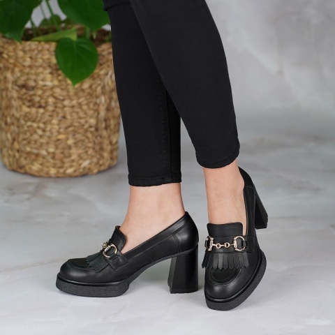 Czarne półbuty na masywnym obcasie 285F