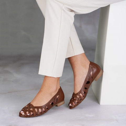 Brązowe skórzane ażurowe baleriny 207H