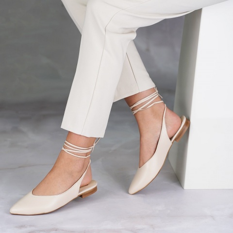 Beżowe skórzane wiązane baleriny 263K