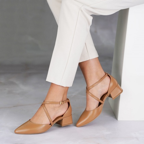 Karmelowe skórzane otwarte czółenka 230E