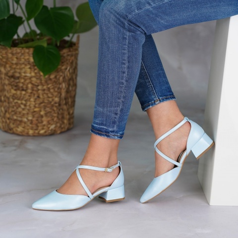 Błękitne skórzane otwarte czółenka 230E