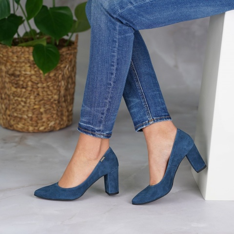 Granatowe zamszowe czółenka na niskim słupku 78D1