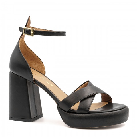 Czarne sandały na masywnym obcasie 132P