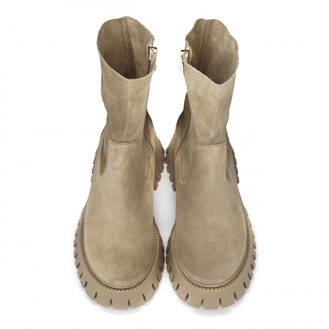 Beżowe welurowe botki z luźną cholewką PSB0820