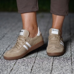 Beżowo-białe skórzane trampki 63T