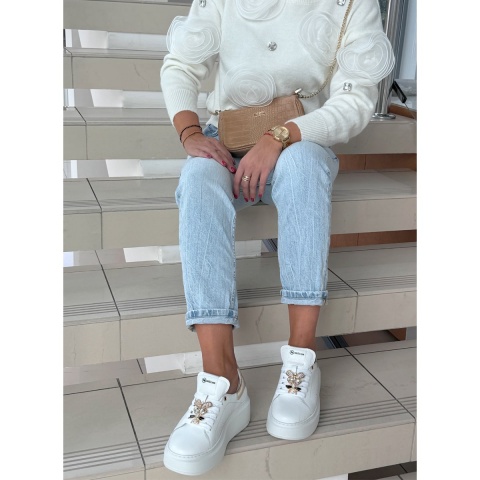 Białe sznurowane sneakersy z motylami 237M