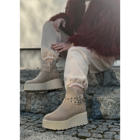 Beżowe welurowe botki na koturnie 254P