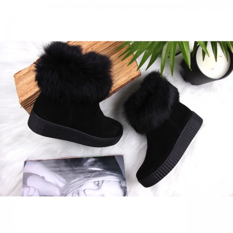 Czarne płaskie zamszowe botki z futerkiem