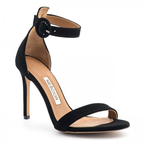 Czarne zamszowe szpilki sandały zapinane wokół kostki 103P