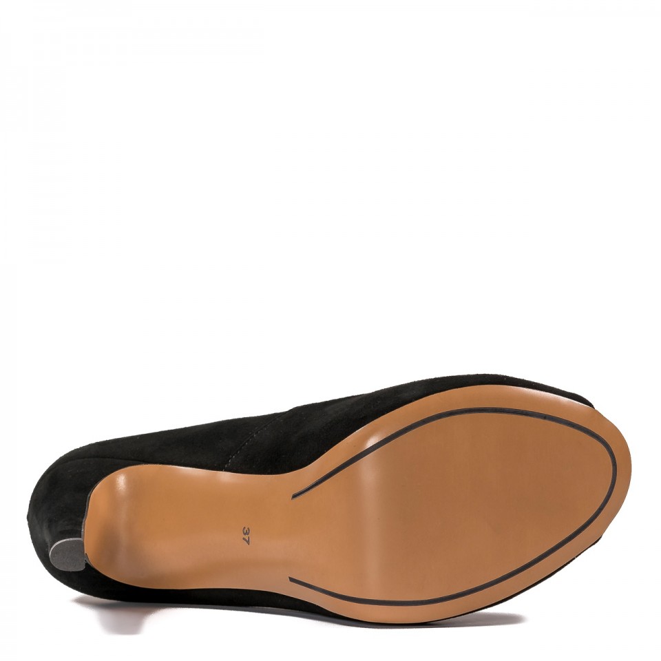 Czarne szpilki peep toe na platformie 106C