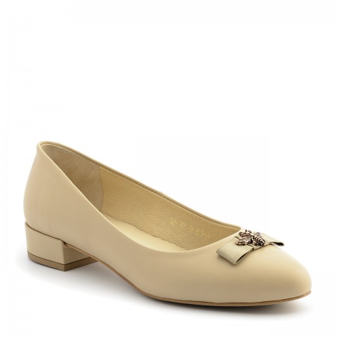 Beżowe skórzane baleriny z owadem 81A