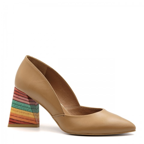 Karmelowe czółenka na trójkątnym obcasie 78S