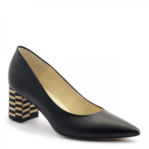 Czarne skórzane czółenka na niskim słupku 110A