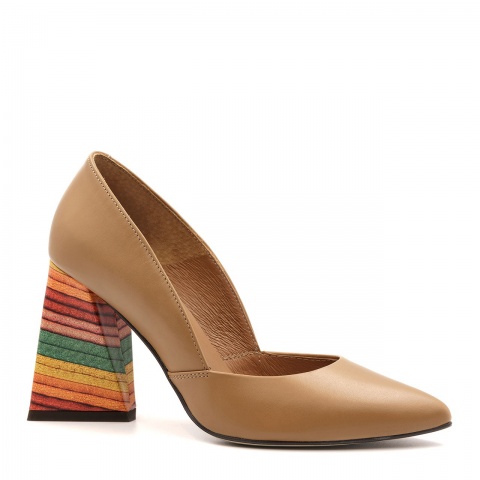 Karmelowe czółenka na trójkątnym obcasie 111E