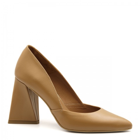 Karmelowe czółenka na trójkątnym obcasie 111E