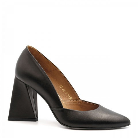 Czarne czółenka na trójkątnym obcasie 111E