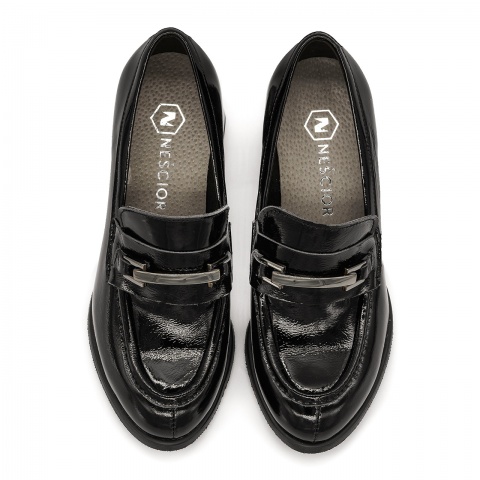 Czarne lakierowane półbuty na ozdobnym obcasie LM20111