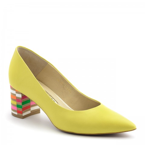 Żółte skórzane czółenka na niskim słupku 110A