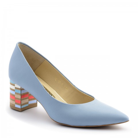 Błekitne skórzane czółenka z niskim słupku 110A