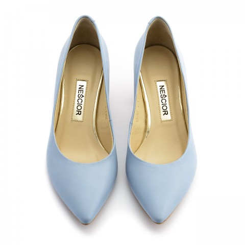 Błekitne skórzane czółenka z niskim słupku 110A