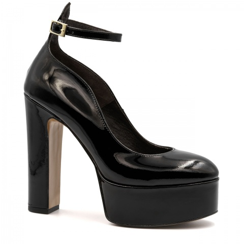 Czarne lakierowane czółenka na platformie 123C