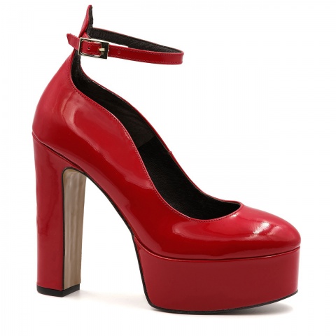 Czerwone lakierowane czółenka na platformie 123C