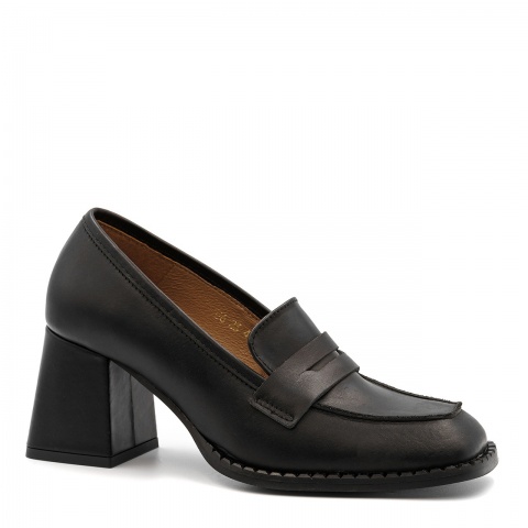 Czarne skórzane półbuty na obcasie 211A