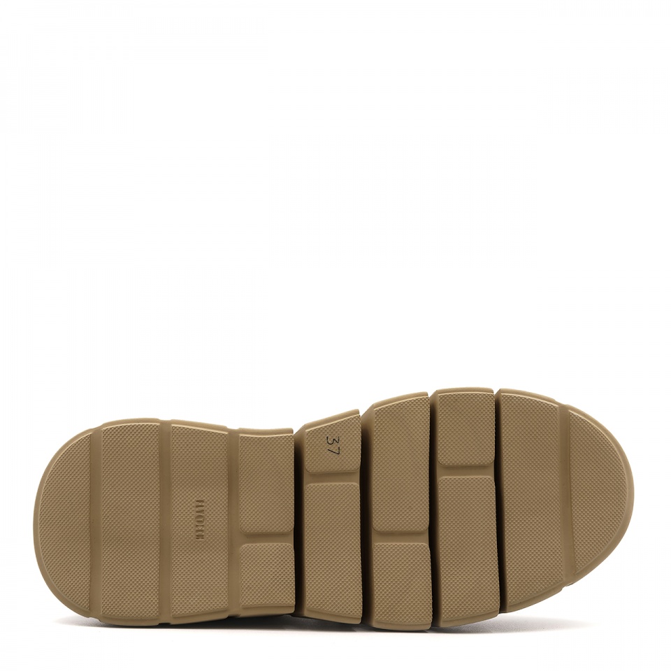 Beżowe wsuwane sneakersy 295C